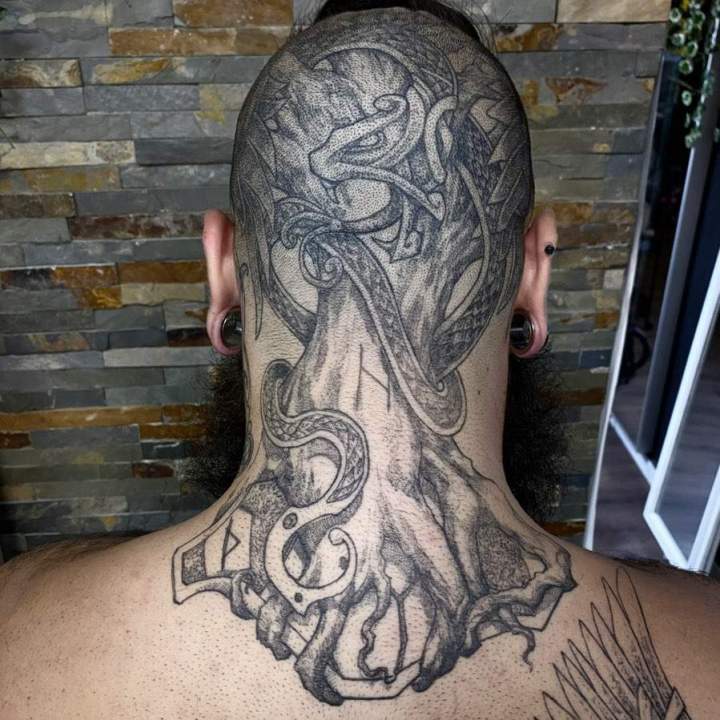 Tatouage lignes fines Roquevaire