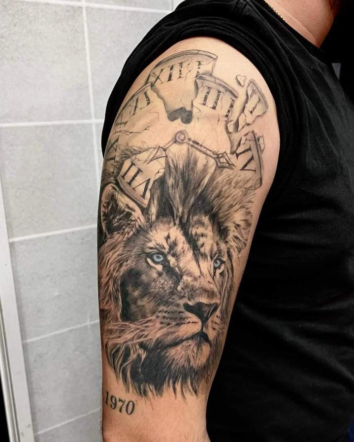 Tatouage lignes fines Roquevaire