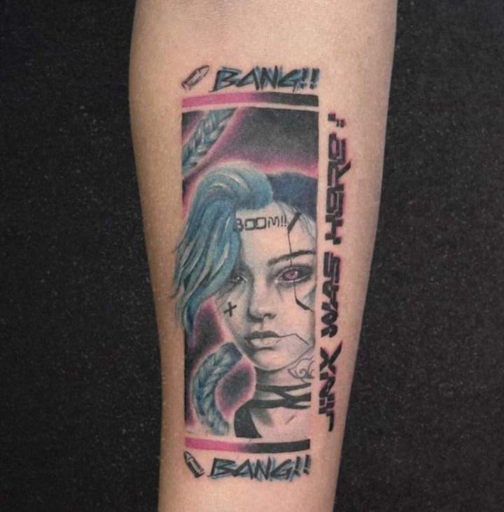 Tatouage lignes fines Roquevaire