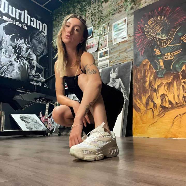 Accents psychédéliques, girl power energy et souvenirs d'enfance